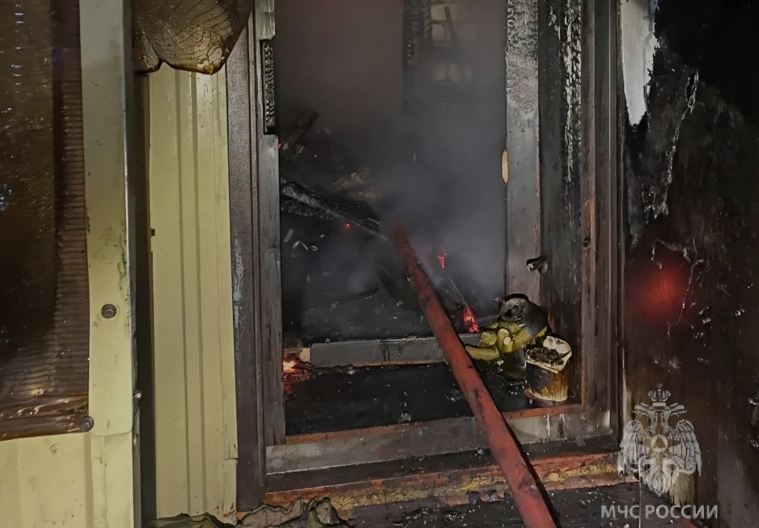 На пожаре в частном доме в Казани погиб пенсионер