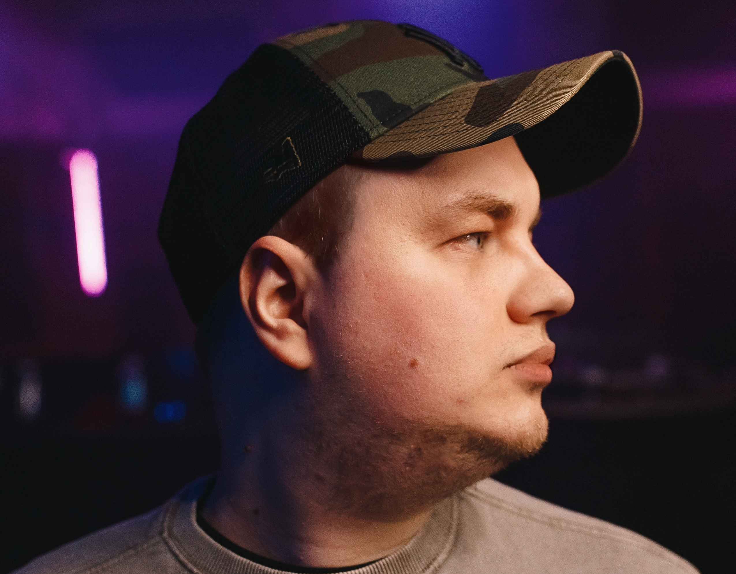 Музыкант из Казани выпустил сингл на татарском языке про дельфинов