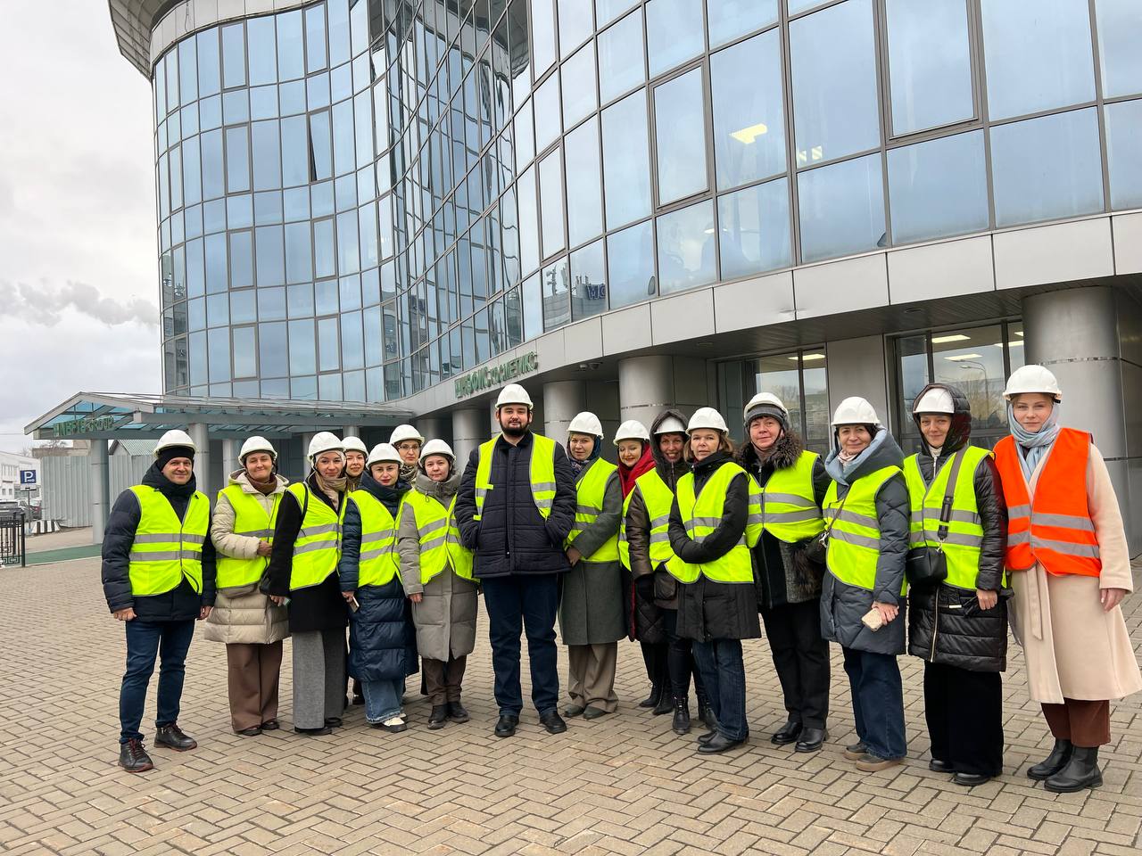 Преподаватели вузов России прошли стажировку на производстве «Нэфис Косметикс»