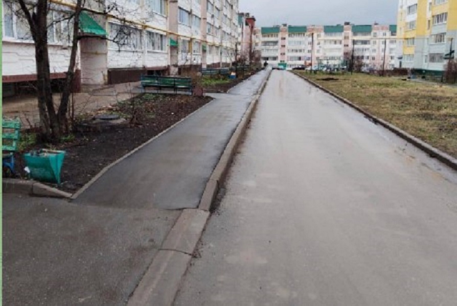 Прокуратура Лениногорска потребовала обустроить тротуар во дворе дома