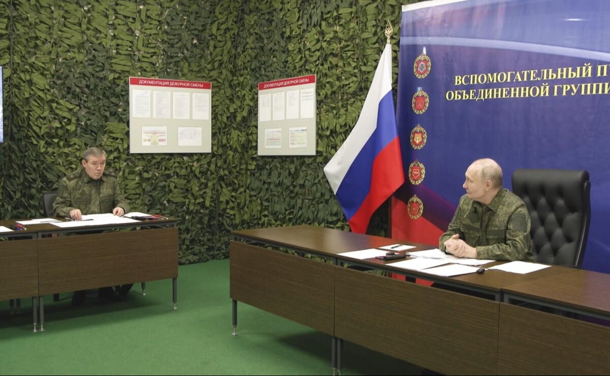 Путин поставил войскам задачу создать зону безопасности вдоль границы