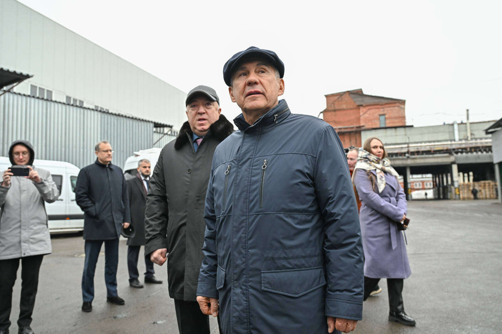 Рустам Минниханов поучаствовал в отправке помощи фонда «Нэфис» в ЛНР