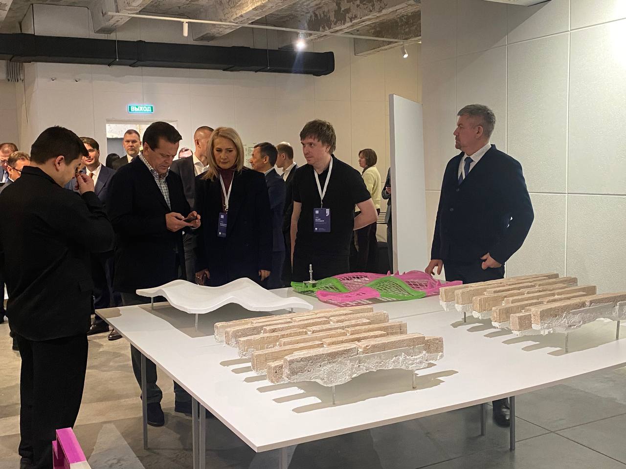 Метшин осмотрел здание швейной фабрики «Адонис», где будет креативный кластер