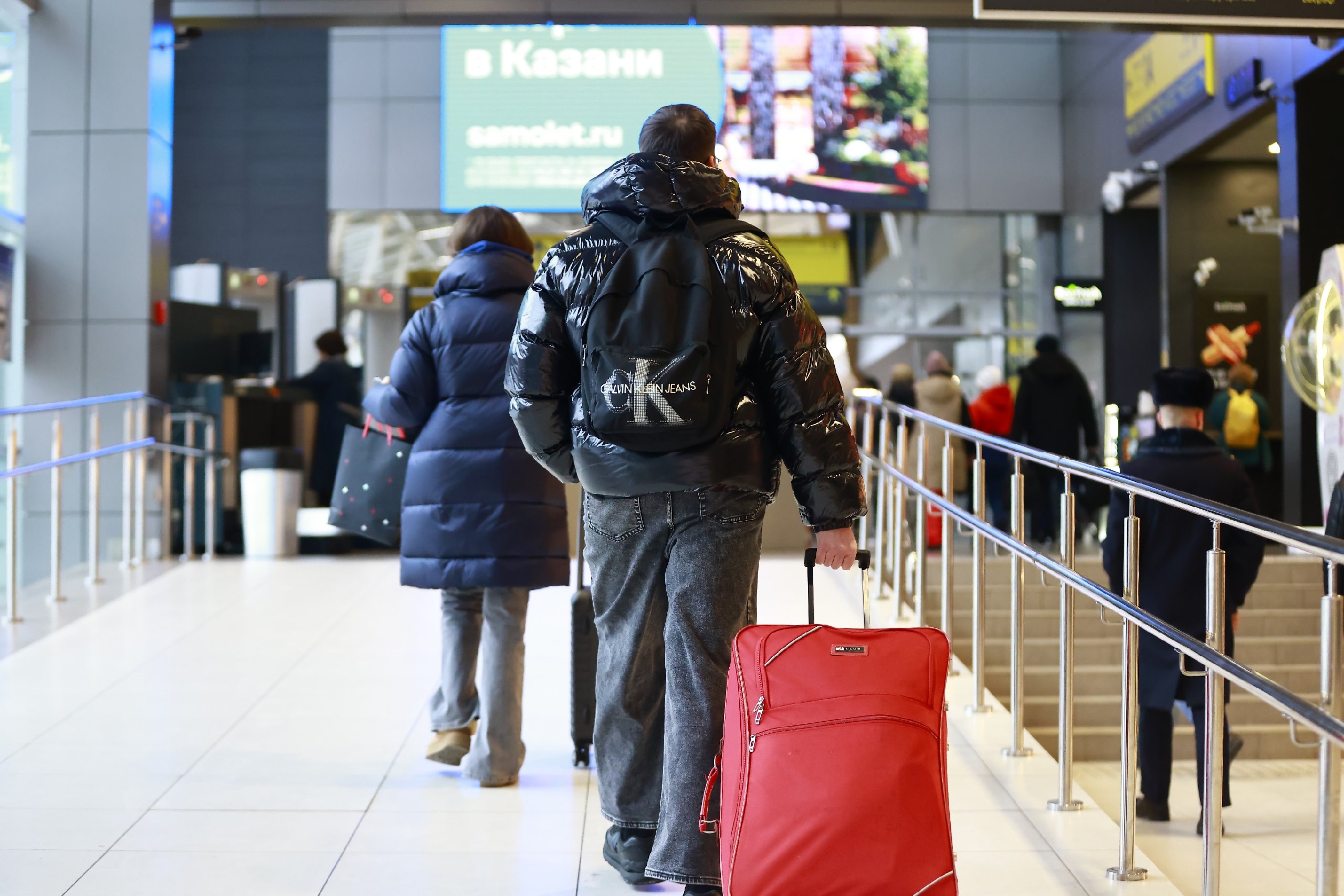 Таможня в Казани изъяла у иностранца более 50 узбекских национальных костюмов