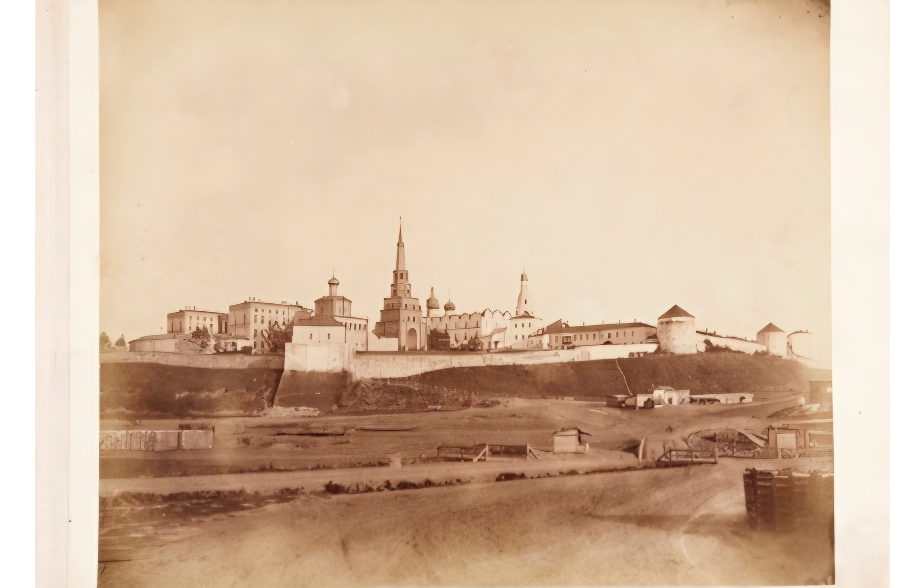 Фотоальбом «Виды Казани» продали на аукционе за миллион