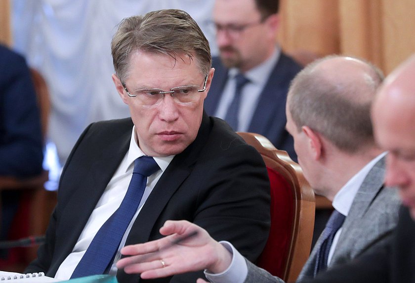 Мурашко обозначил дату получения первых вакцин от меланомы