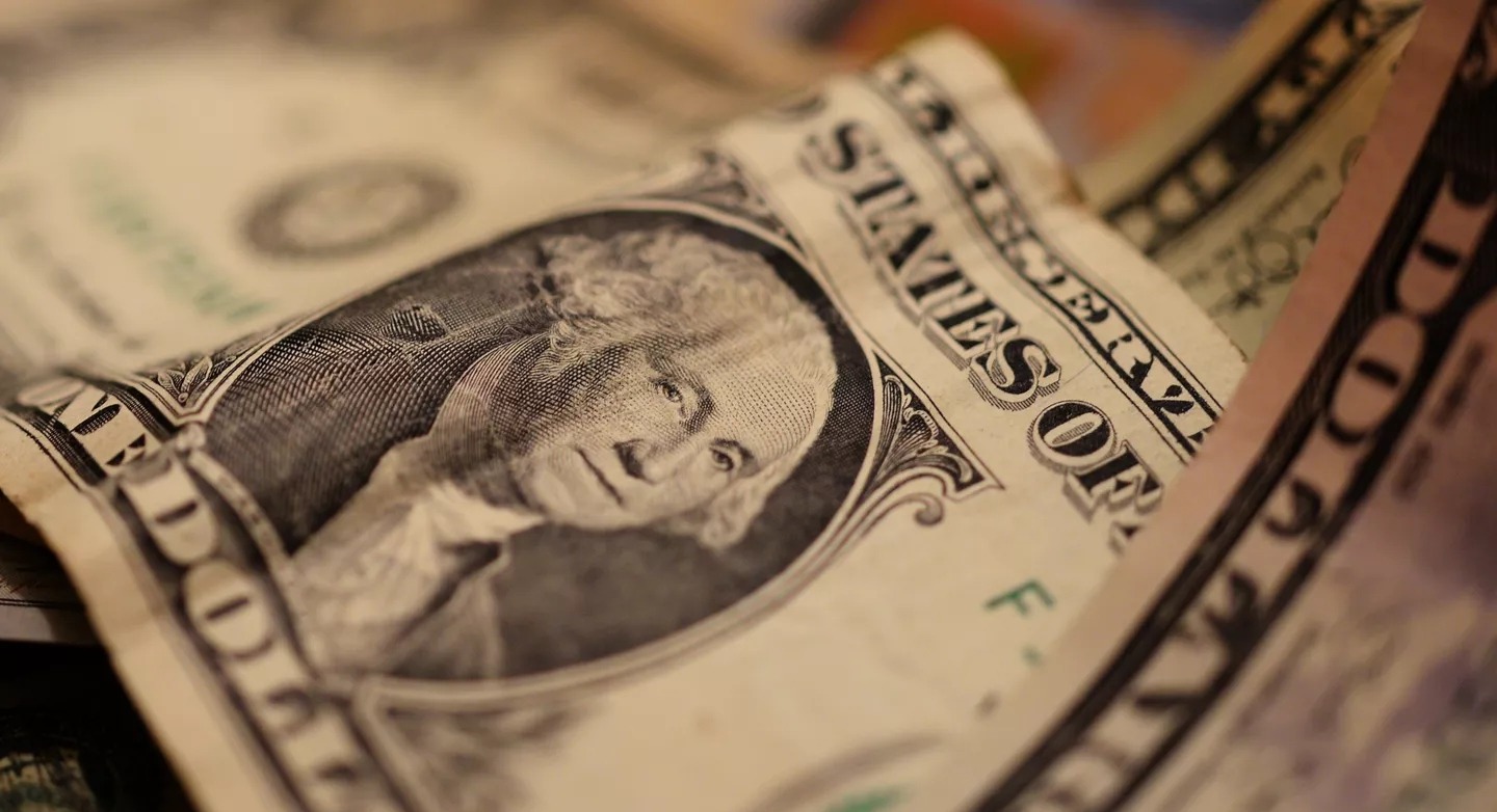 В ВТБ раскрыли, почему после Нового года рубль будет двигаться к 100 за доллар