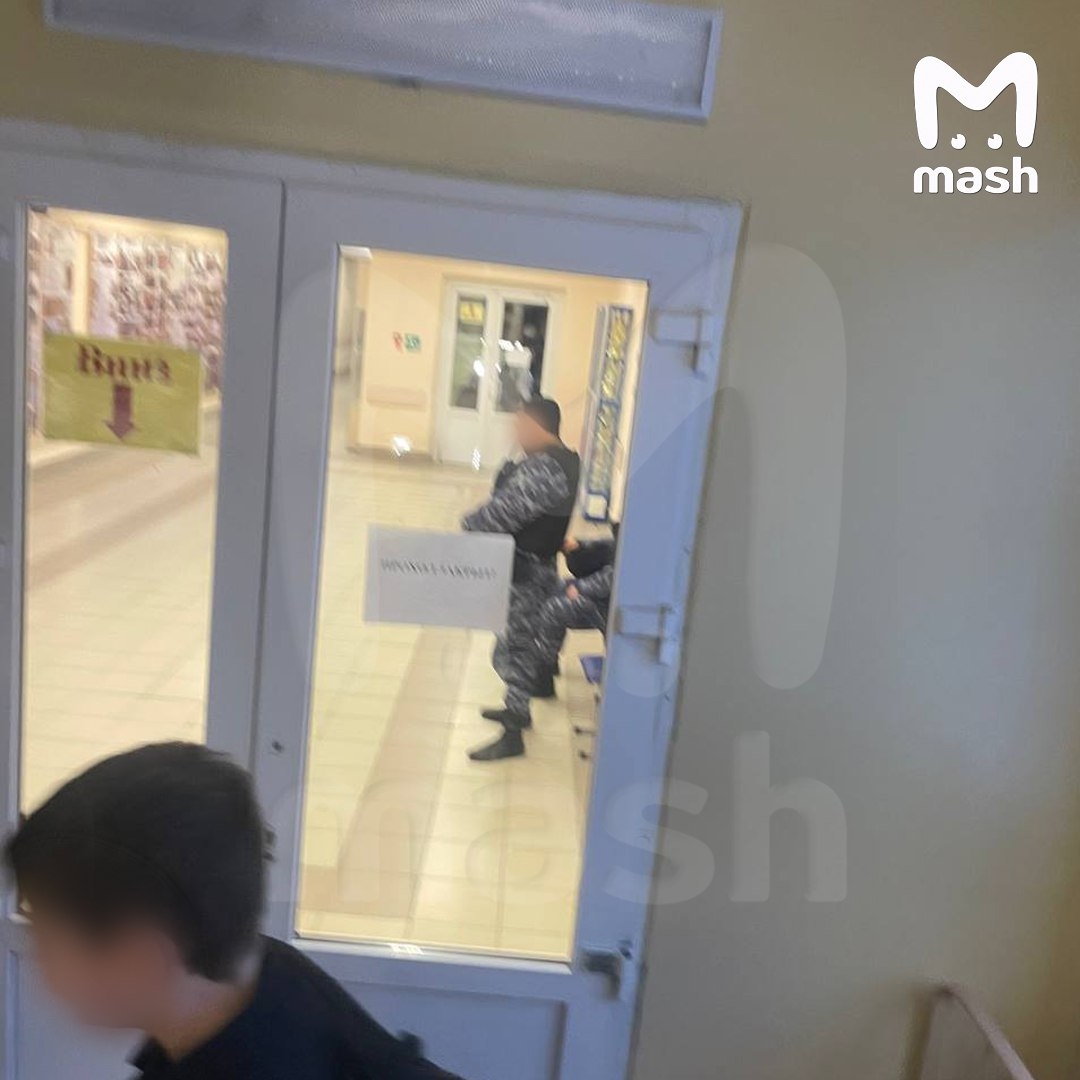 В Санкт-Петербурге школьник ударил учительницу математики ножом в спину