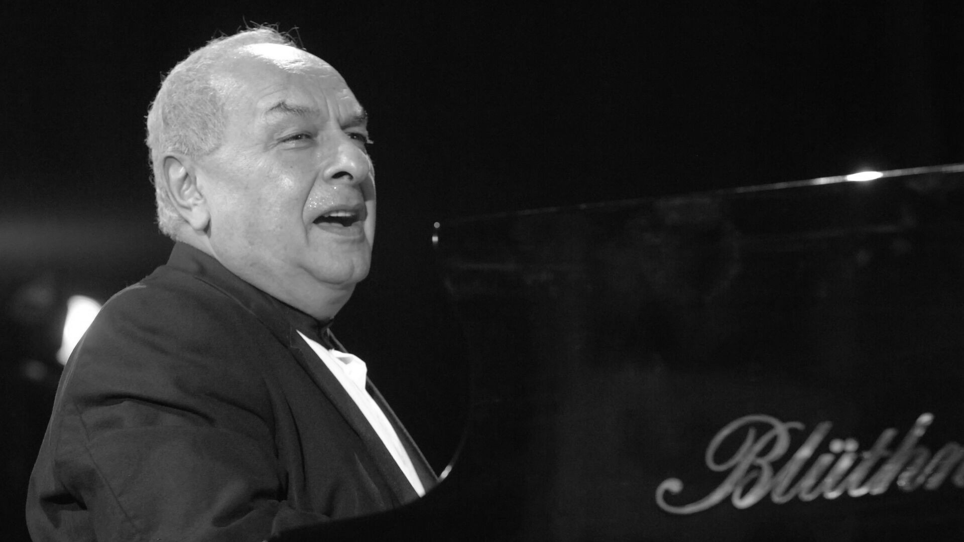 Скончался легендарный пианист и телеведущий Левон Оганезов