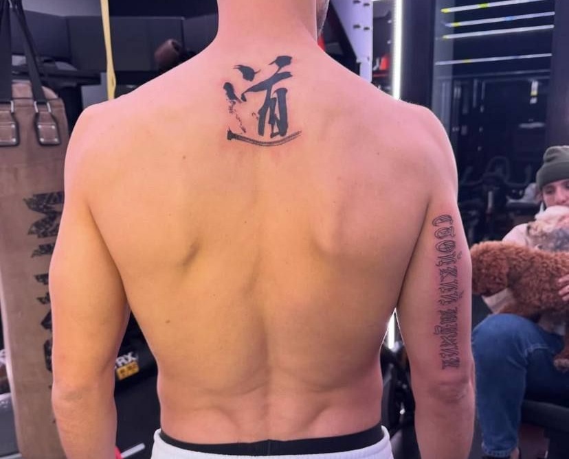 Португальский защитник «Манчестер Сити» Диаш сделал тату на русском языке