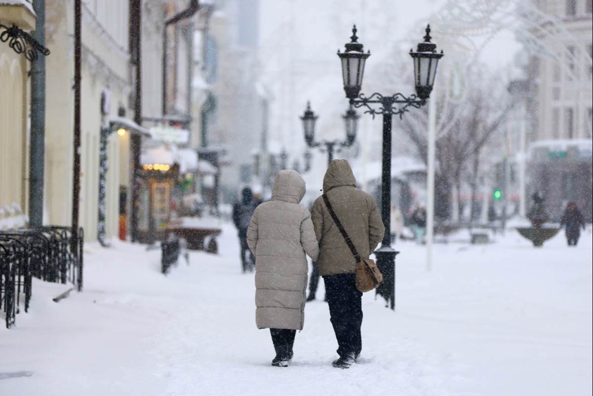 Зумеры стали экономить на свиданиях, выбирая прогулки вместо ресторанов