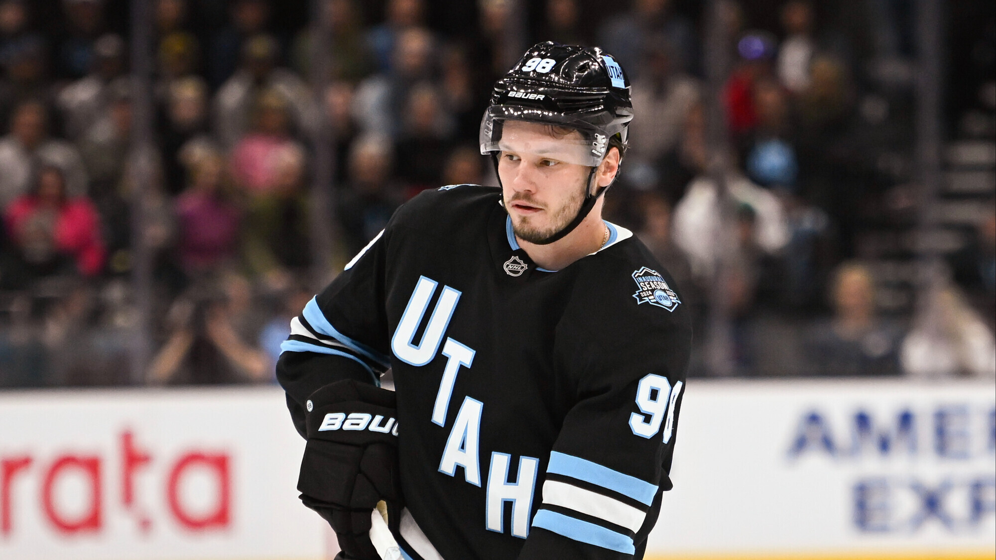 Пятеро хоккеистов из России прошедшей ночью отдали голевые передачи в НХЛ