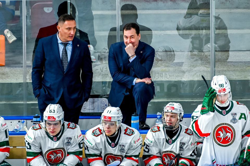 Хоккеисты «Ирбиса» не смогли выиграть в Омске