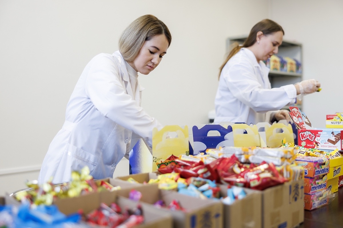 Новогодние подарки от фонда «Нэфис» получат 8,6 тысячи детей