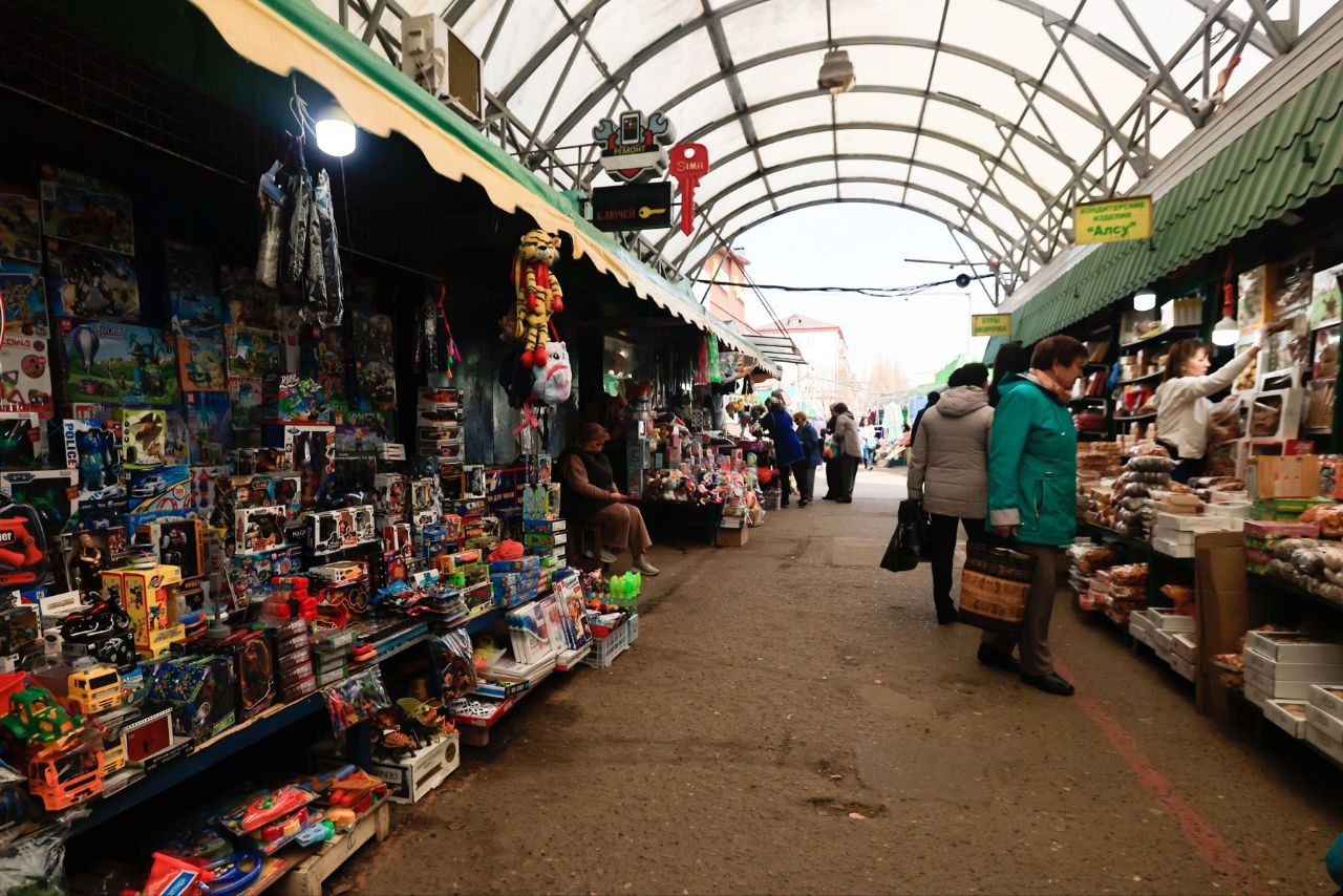 Метшин не запрещает бабушкам торговать у Московского рынка