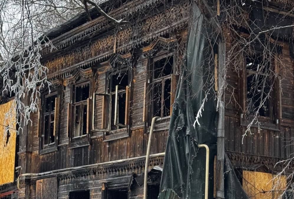 Сгорел исторический дом на улице Хади Атласи в Казани
