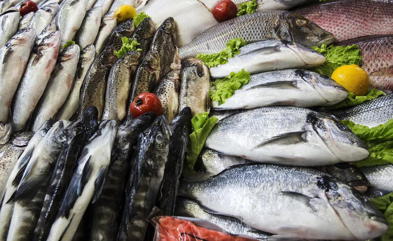 Стало известно, насколько подорожала рыба для новогодних блюд