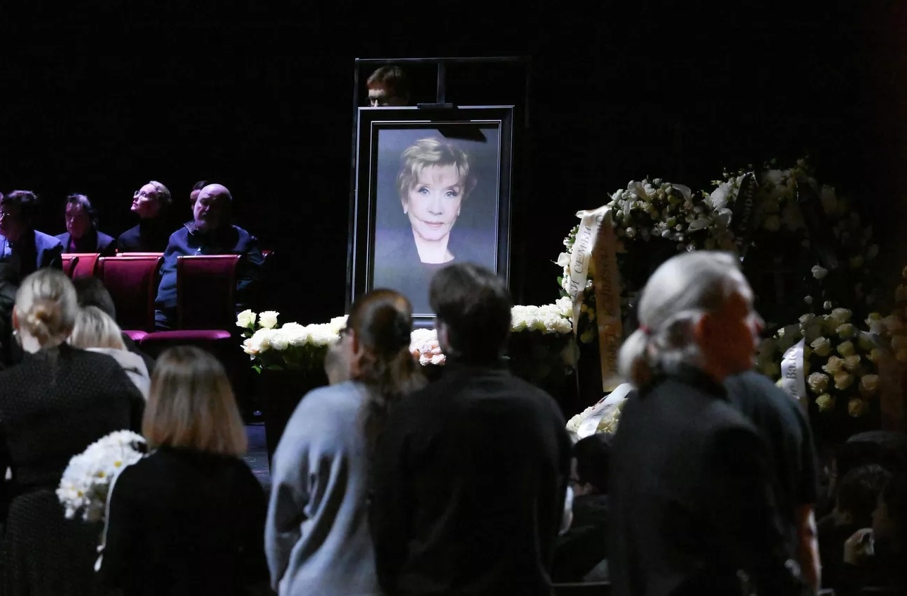 Веру Алентову похоронили на Новодевичьем кладбище