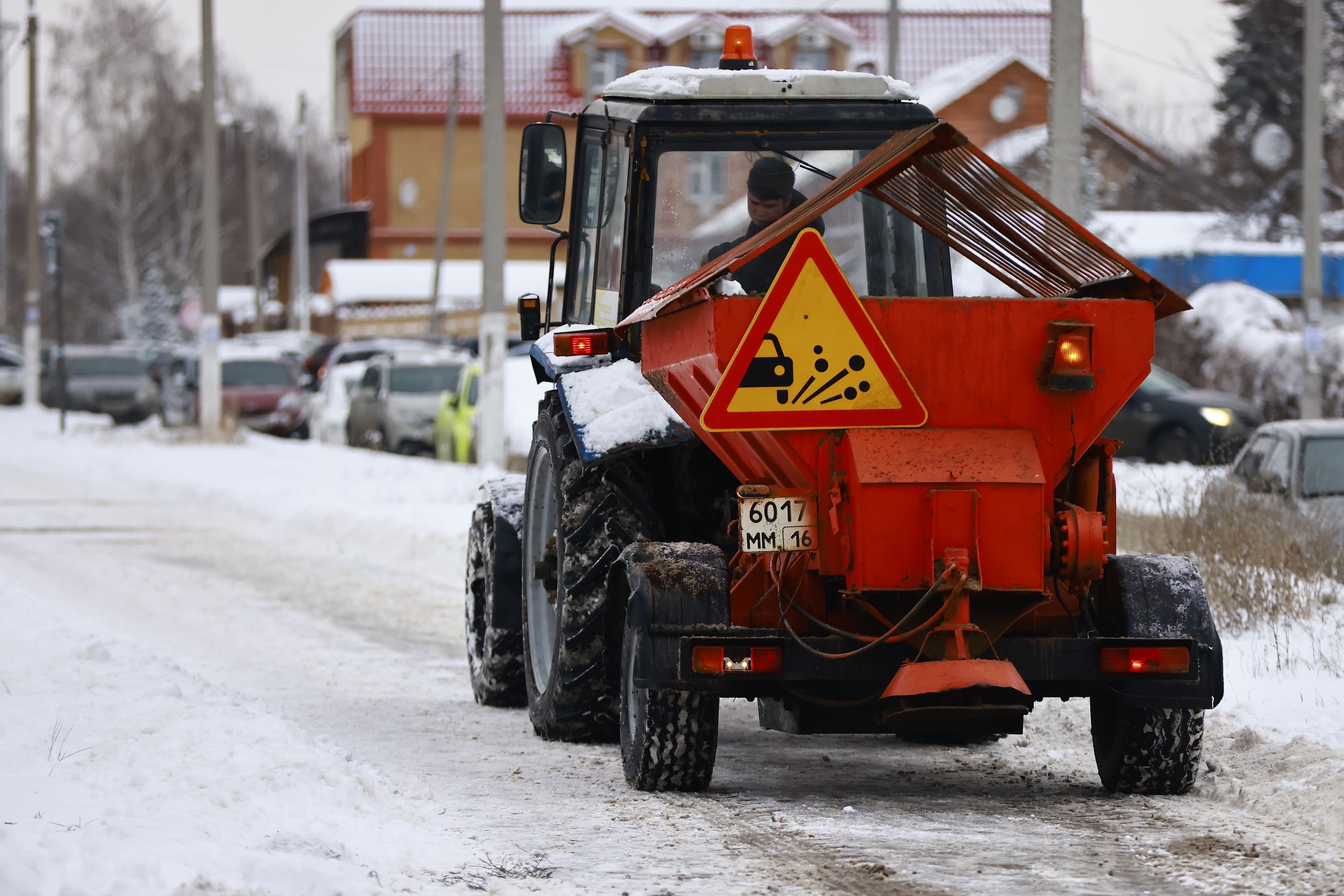 Куда звонить и писать казанцам, если не убран снег во дворе