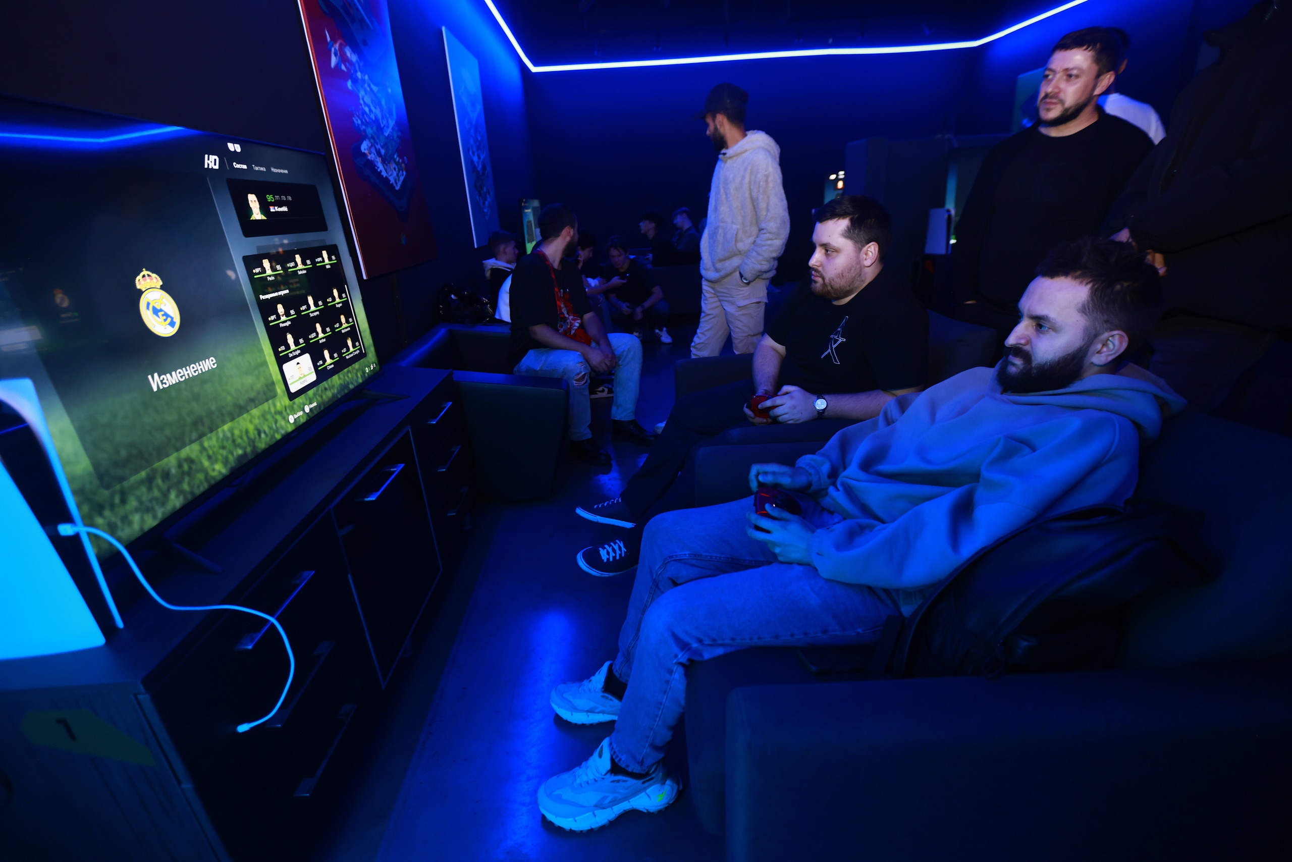 Выпуск новых PlayStation и Xbox отложат из-за высоких затрат