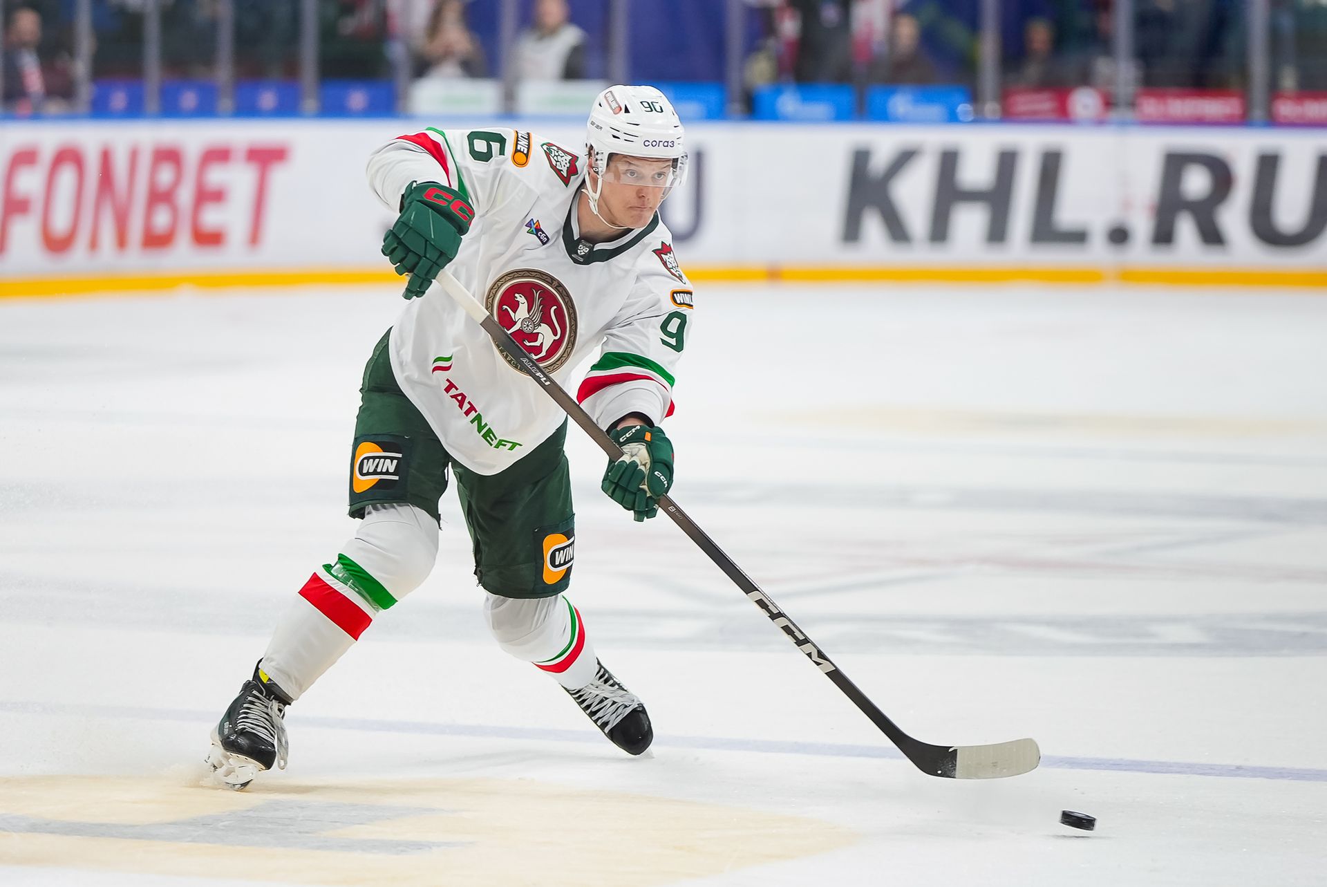 Защитник «Ак Барса» Никита Лямкин получил тяжелую травму в игре с «Северсталью»