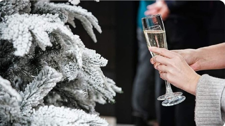 Врач-диетолог назвала безопасную норму шампанского на Новый год