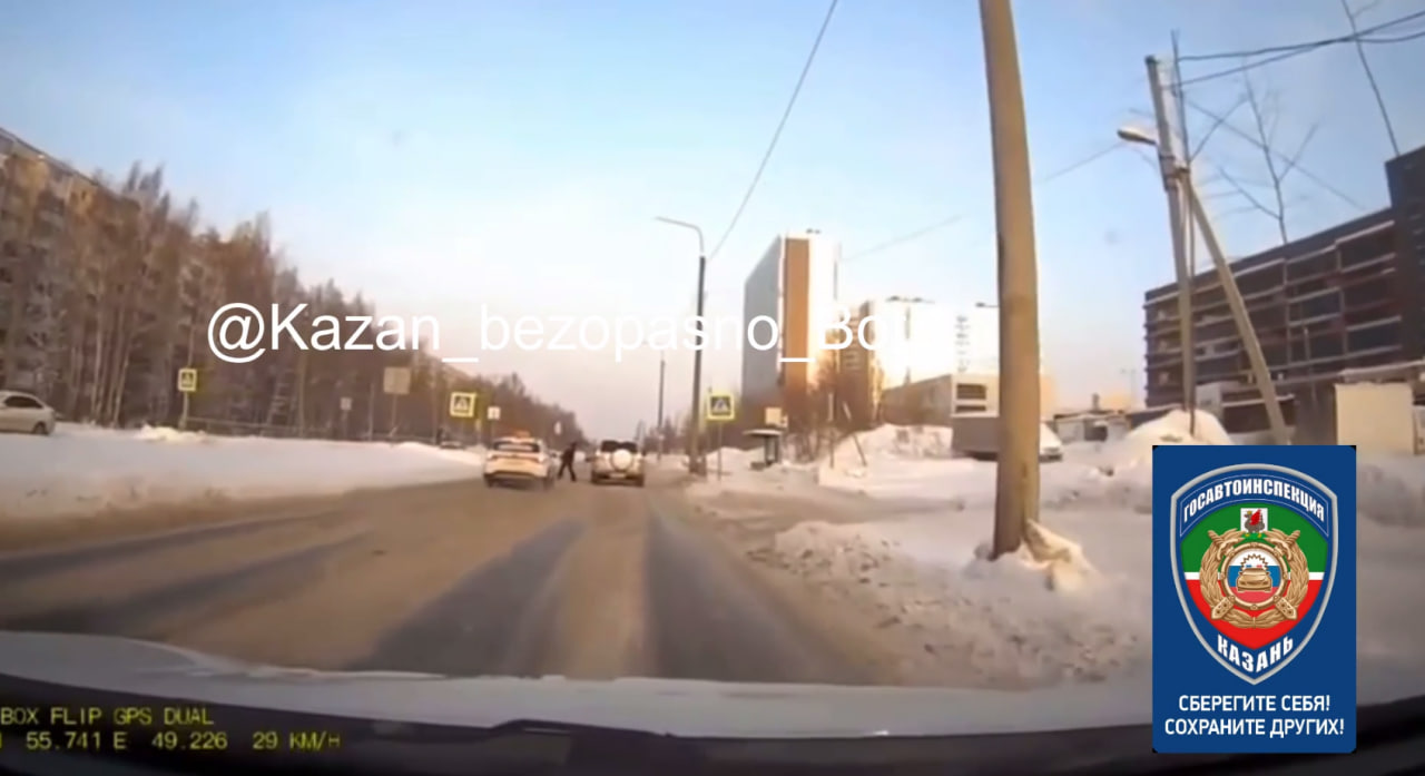 На Габишева в Казани автомобиль Kia сбил школьницу