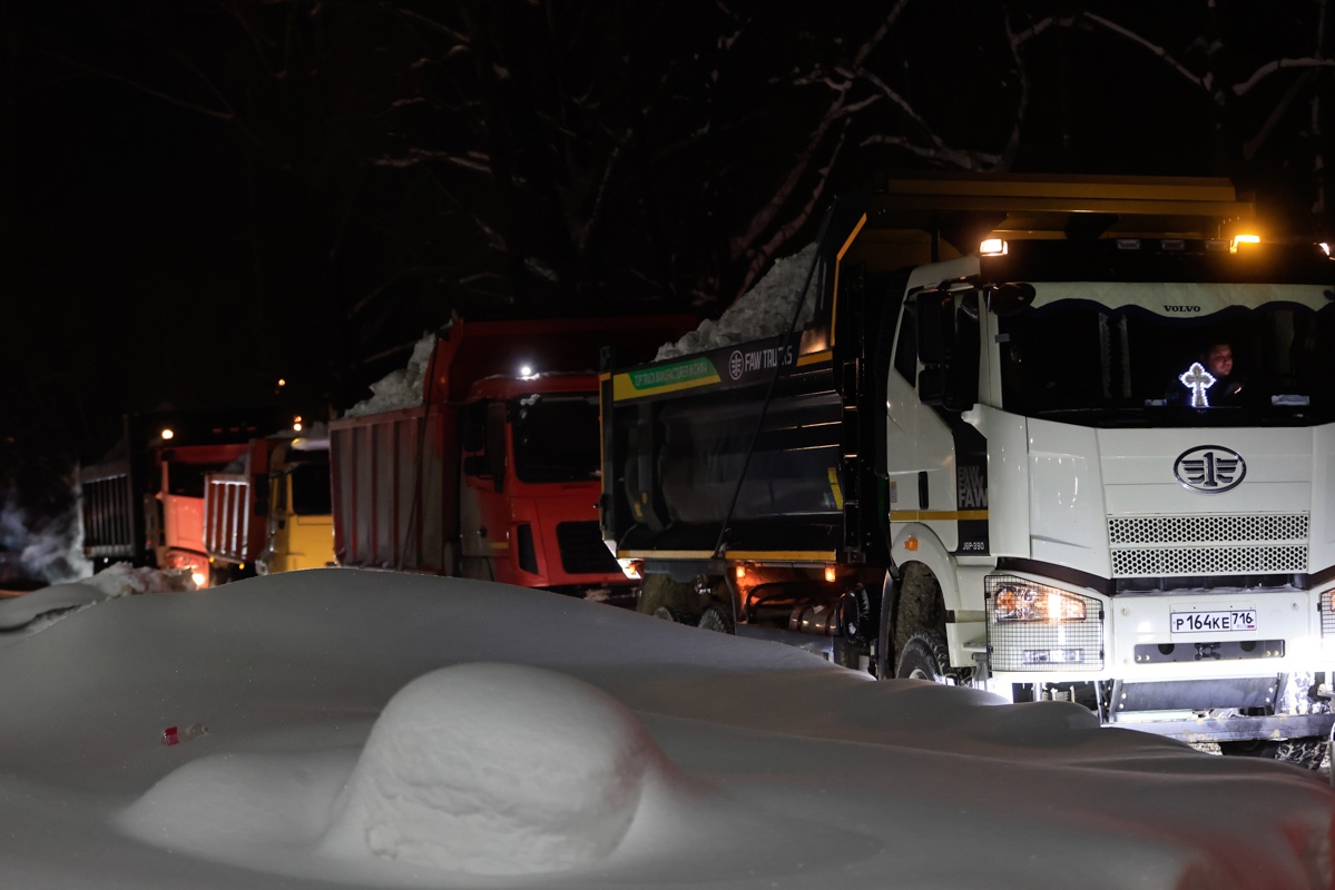Сотрудники МЧС помогли застрявшим из-за снега водителям в Алькеевском районе