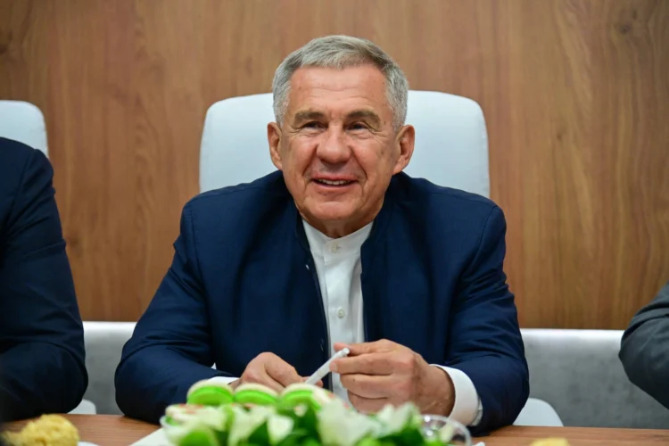 Минниханов поздравил жителей Татарстана с Рождеством Христовым