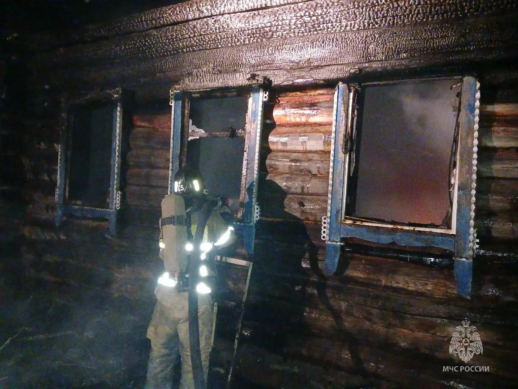 В татарстанском селе из-за сигареты загорелся дом: погибли двое