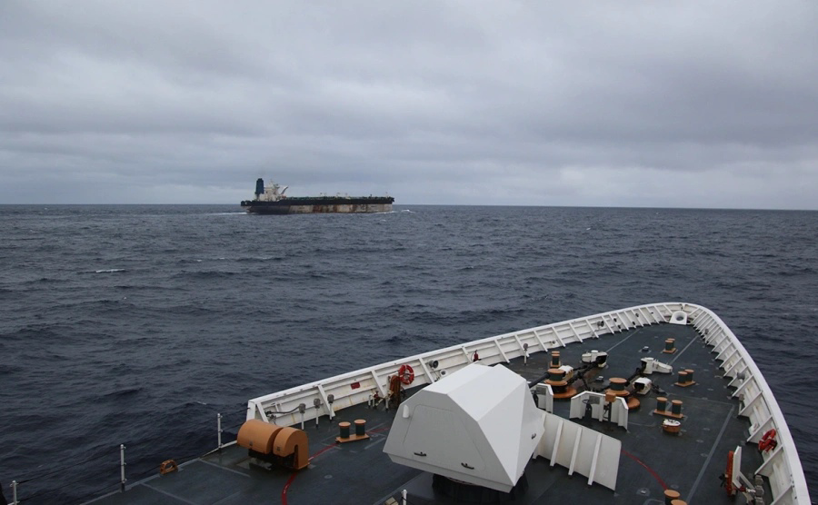 Военный десант США задержал российский танкер в нейтральных водах