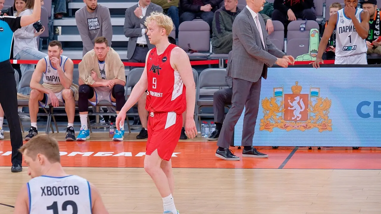 Баскетболист Даниил Касаткин будет обменян в Россию на француза Винатье