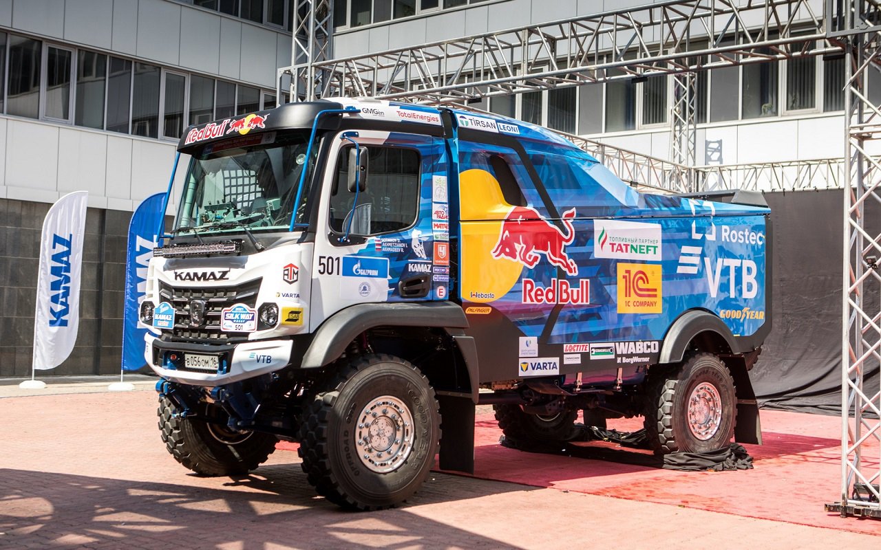 Команда «КАМАЗ-мастер» планирует отказаться от выступления в «Дакаре» без флага