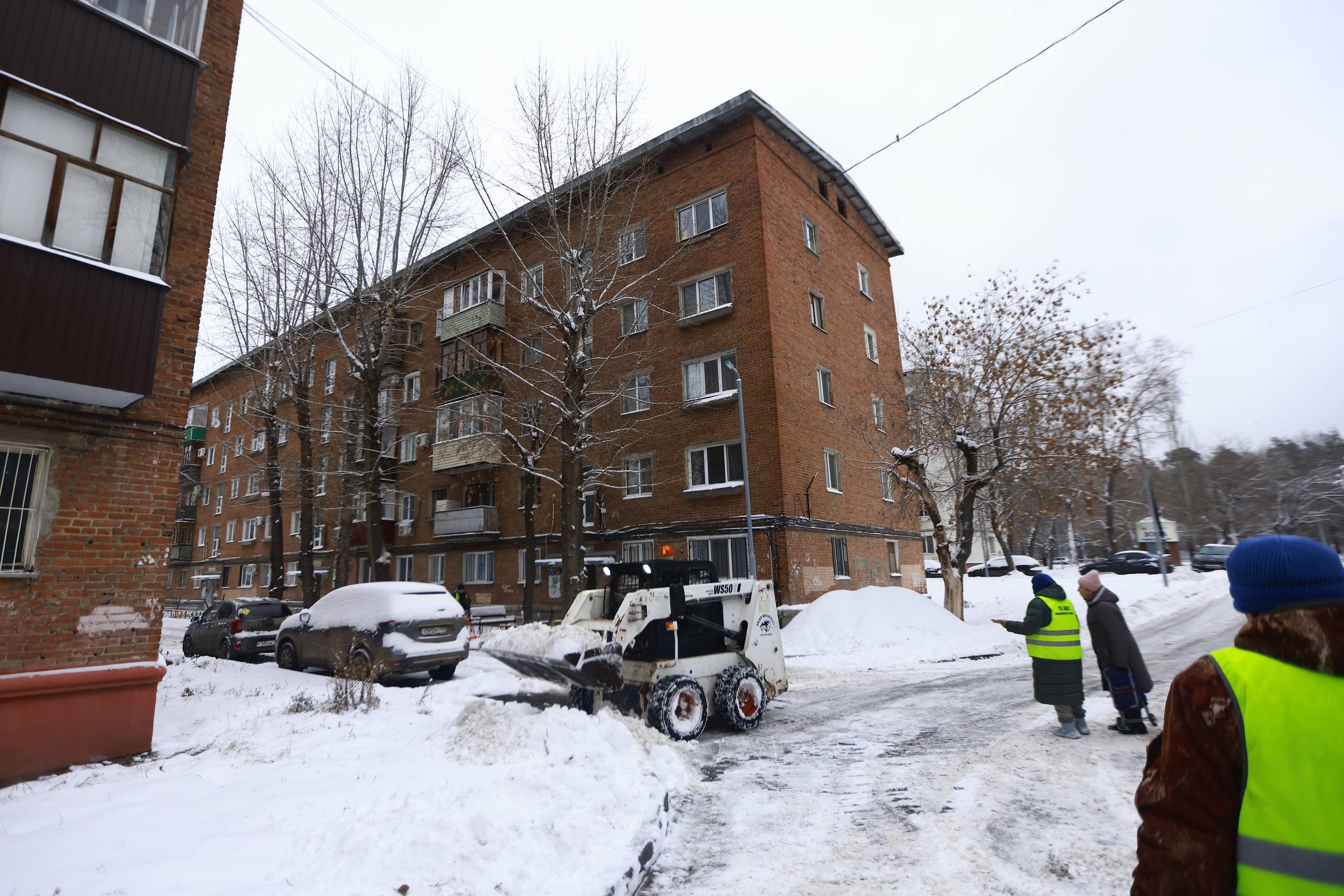 Из-за снега в Казани пострадали уличные фонари