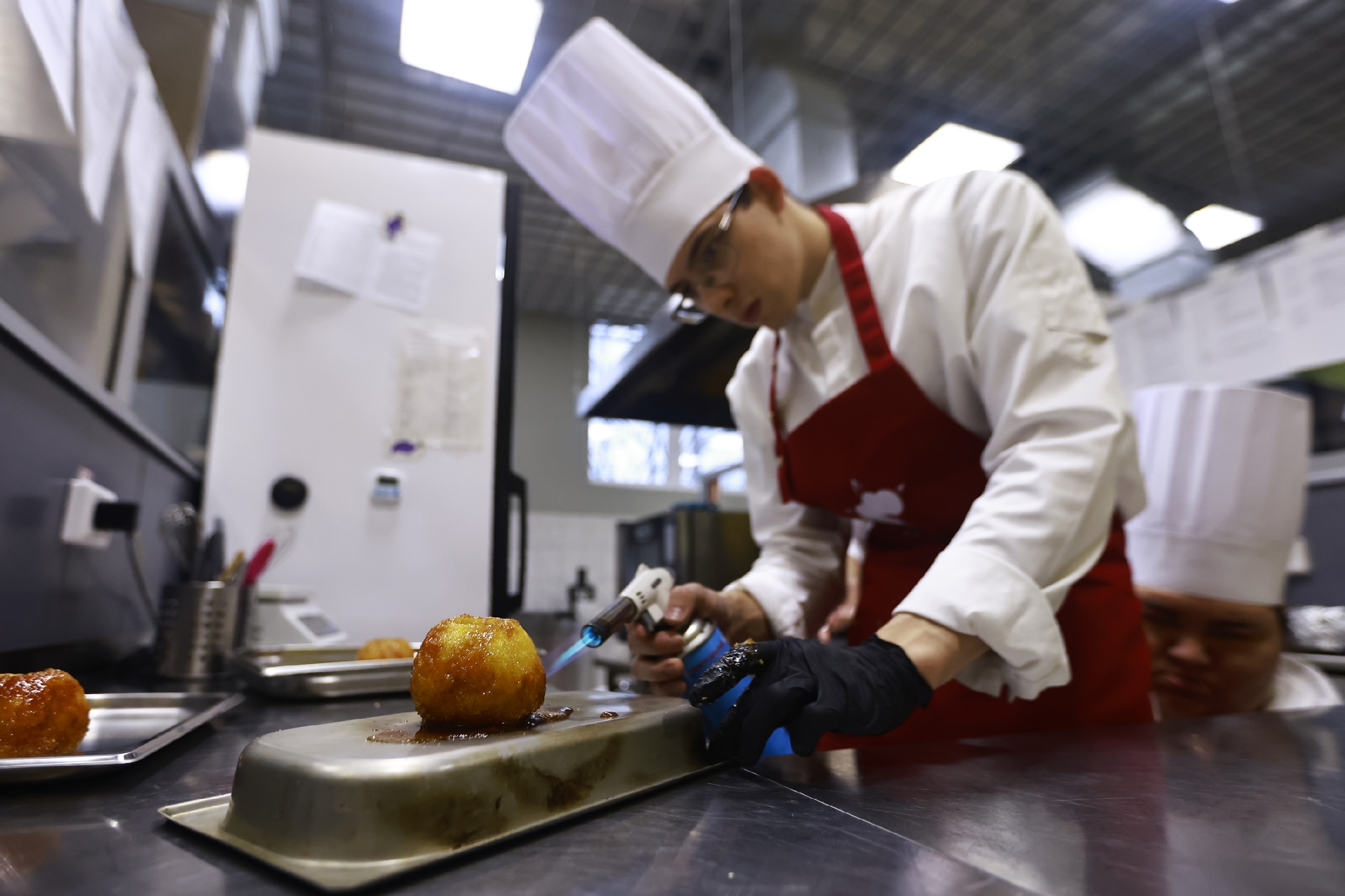 В общепите Татарстана в 2025 году желающих подработать искали в два раза чаще