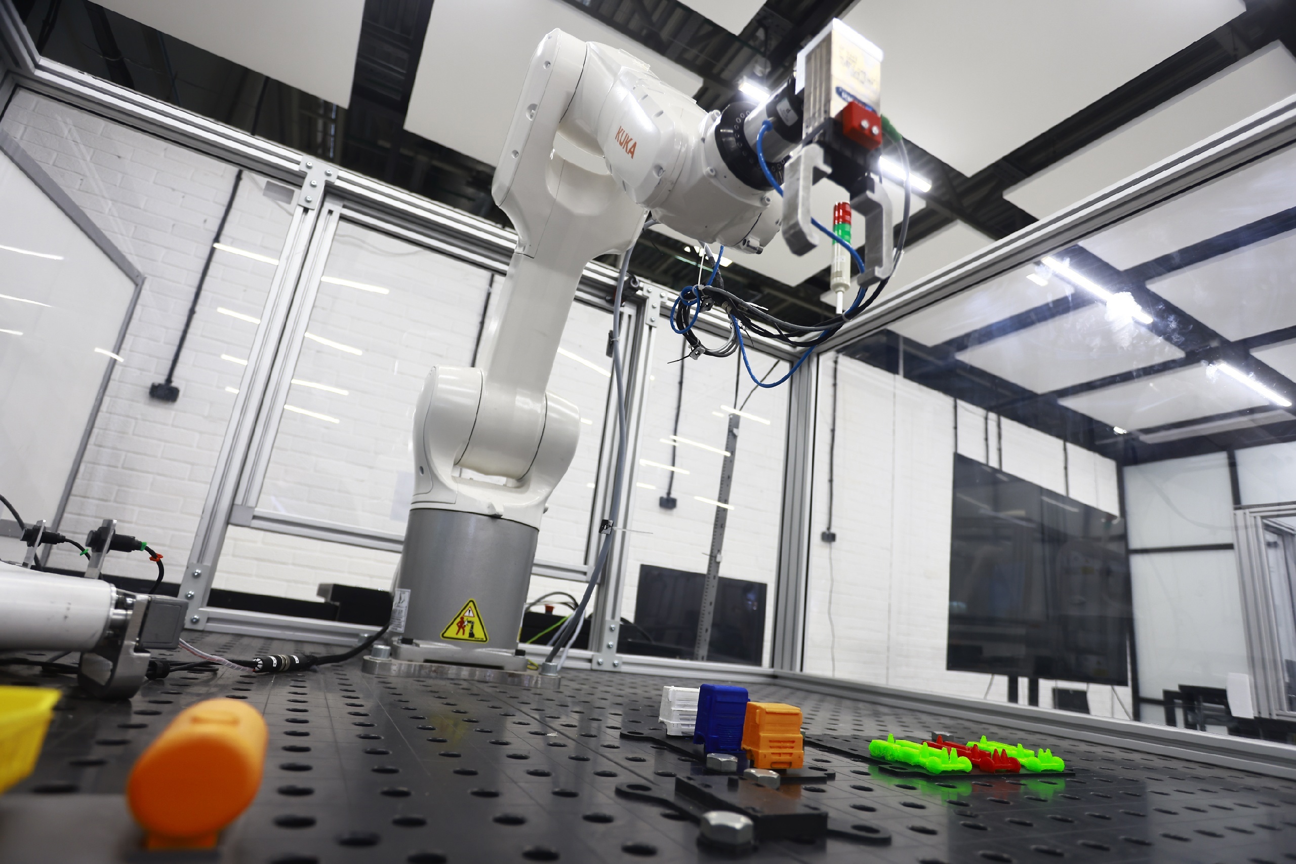 Безлюдное производство поручил создать госкорпорациям Минпромторг