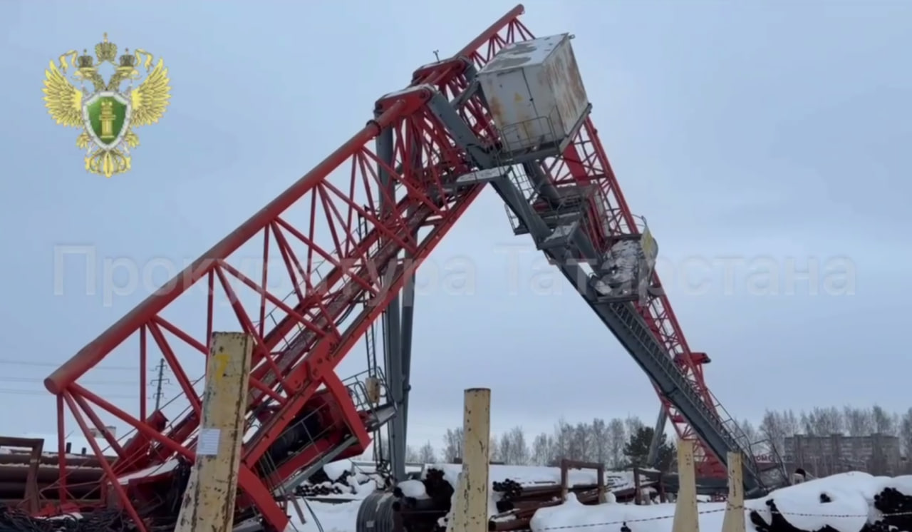 Работница завода в Бугульме выпала из кабины крана