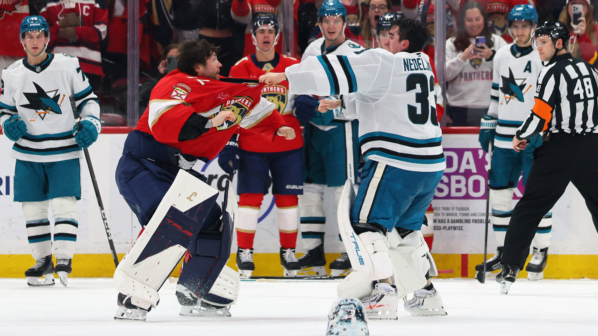 Голкипер «Флориды» Сергей Бобровский подрался с вратарем «Сан-Хосе»