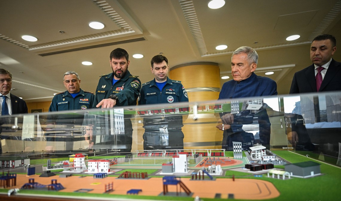 Минниханову представили макет учебно-тренировочного полигона для пожарных