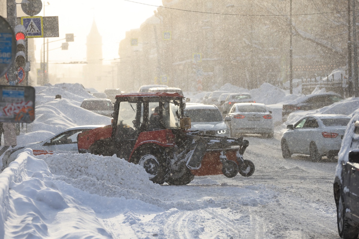 Городские службы Казани переходят в усиленный режим из-за метели