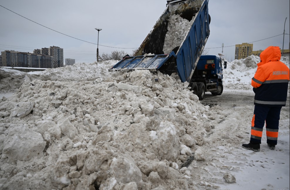 На уборку снега на Горьковской железной дороге направили 105 единиц техники