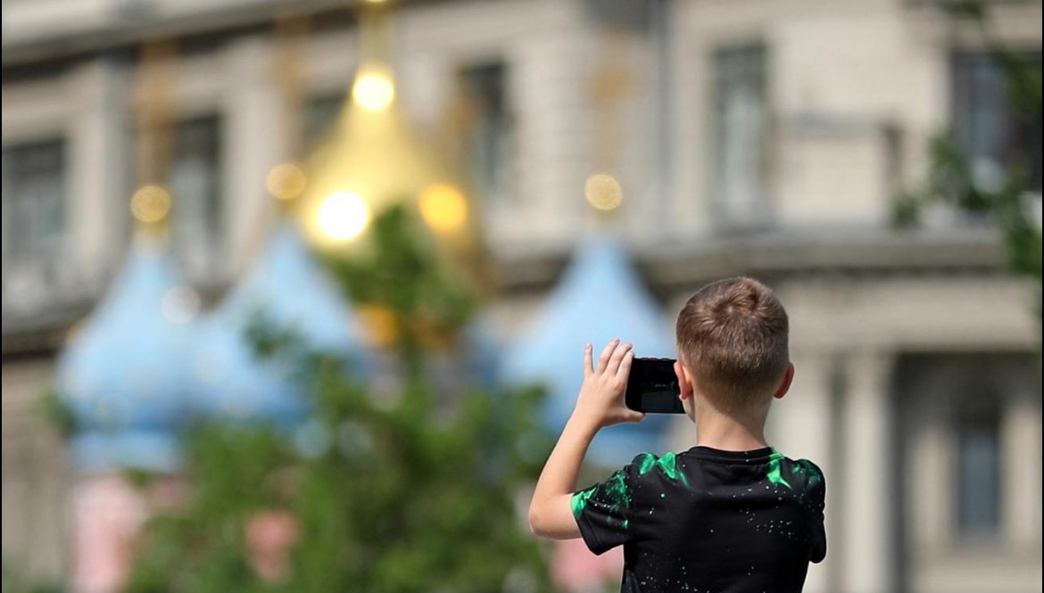 В МВД рассказали, как мошенники заставляют детей фотографировать важные объекты