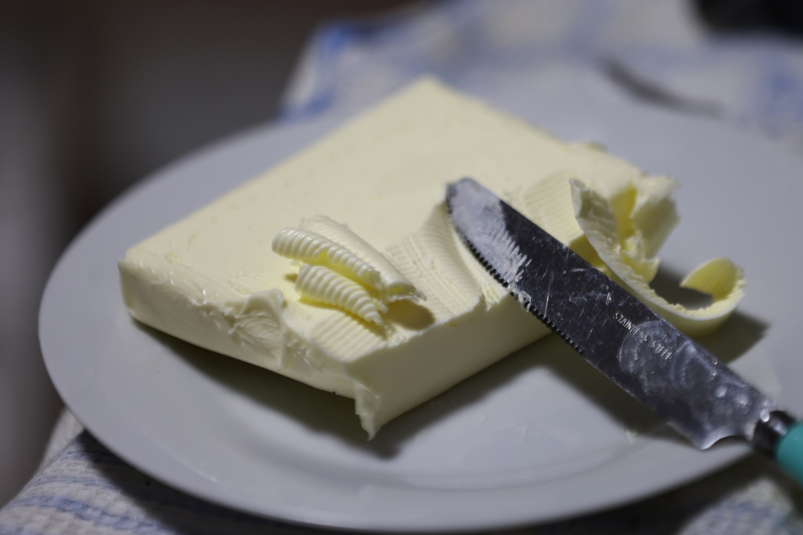 Рекордное количество поддельного сыра и масла нашли в магазинах России