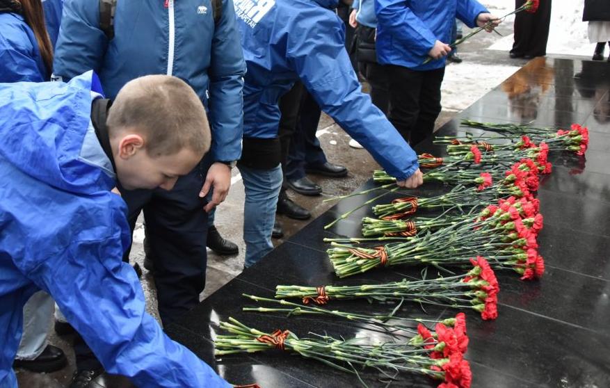 Школьники казанской гимназии возложат цветы к памятнику героям-молодогвардейцам
