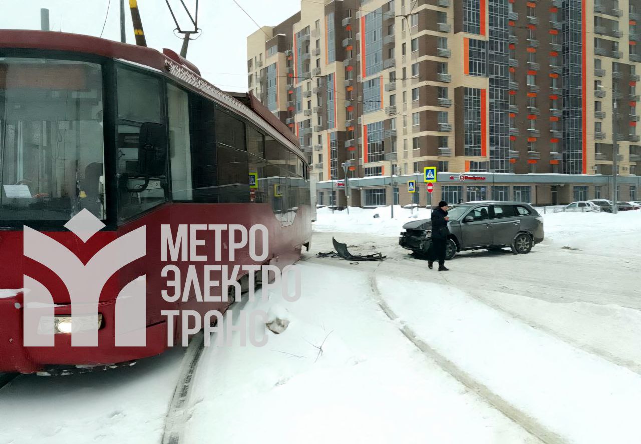 Из-за ДТП на перекрестке в Казани встали трамвайные маршруты № 1 и 6