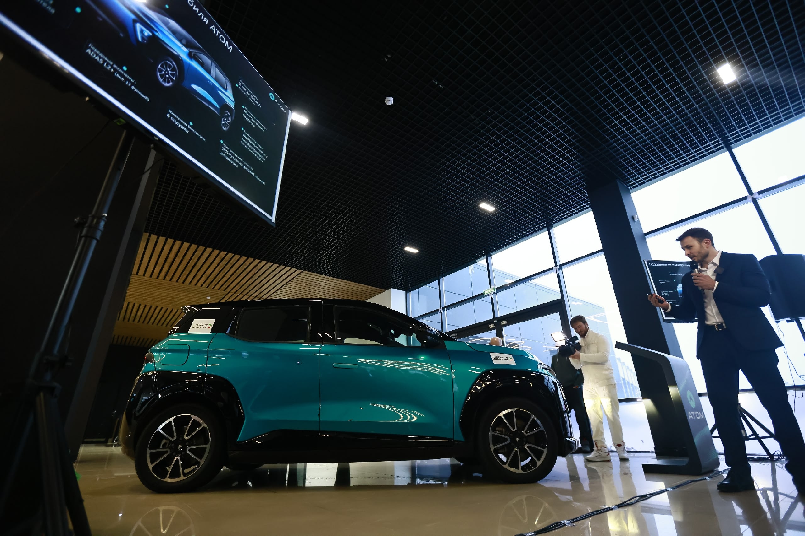 В Нижнекамске официально презентовали первый российский электромобиль «Атом»