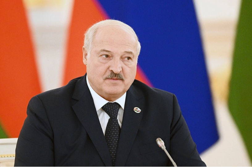 «Лопата в руки и чистить снег»: Лукашенко дал совет по женской красоте