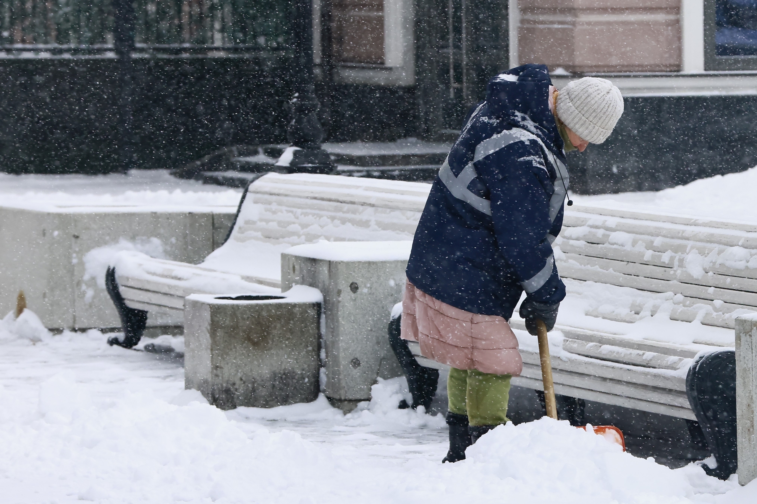 Метшин поблагодарил казанцев, которые сами расчищали дворы после снегопада