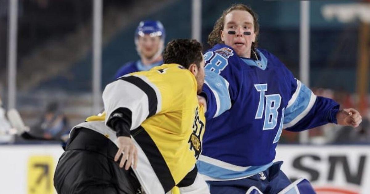 Вратарь «Тампы» Василевский подрался с голкипером «Бостона»