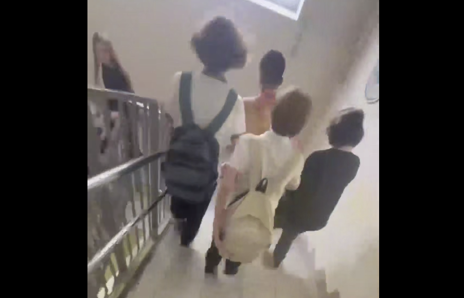 Красноярскую школьницу, поджегшую сверстника, травили из-за странного поведения